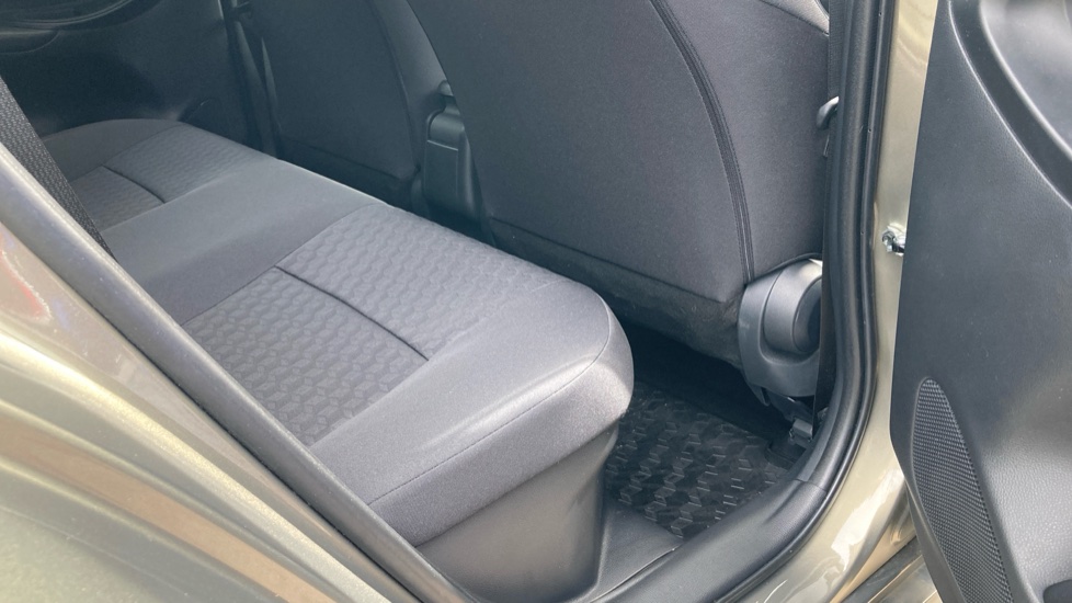 Toyota Yaris 1.5 Hybrid Design 5dr CVT Hybrid Hatchback - Image 8