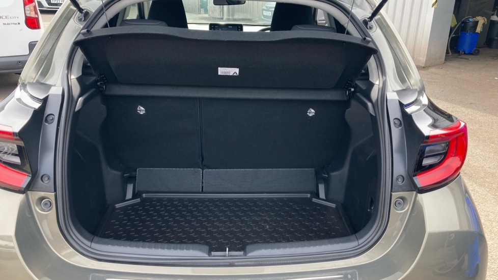 Toyota Yaris 1.5 Hybrid Design 5dr CVT Hybrid Hatchback - Image 13