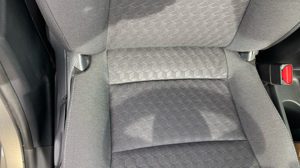 Toyota Yaris 1.5 Hybrid Design 5dr CVT Hybrid Hatchback - Image 14