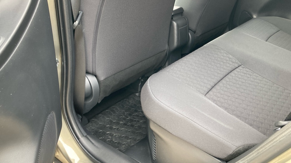 Toyota Yaris 1.5 Hybrid Design 5dr CVT Hybrid Hatchback - Image 15