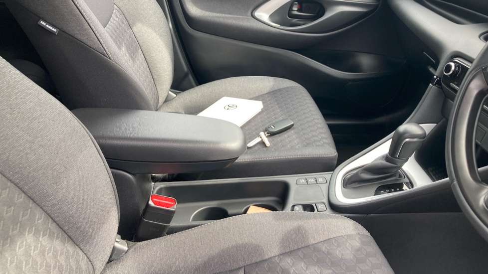 Toyota Yaris 1.5 Hybrid Design 5dr CVT Hybrid Hatchback - Image 18
