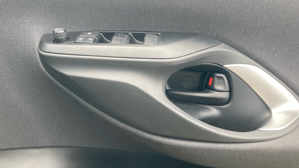 Toyota Yaris 1.5 Hybrid Design 5dr CVT Hybrid Hatchback - Image 29