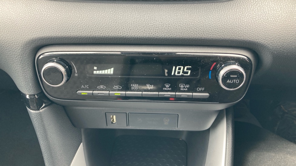 Toyota Yaris 1.5 Hybrid Design 5dr CVT Hybrid Hatchback - Image 35