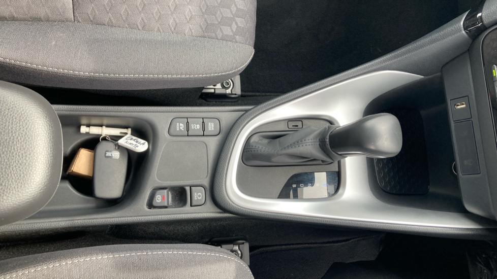 Toyota Yaris 1.5 Hybrid Design 5dr CVT Hybrid Hatchback - Image 37
