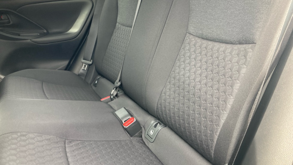 Toyota Yaris 1.5 Hybrid Design 5dr CVT Hybrid Hatchback - Image 40