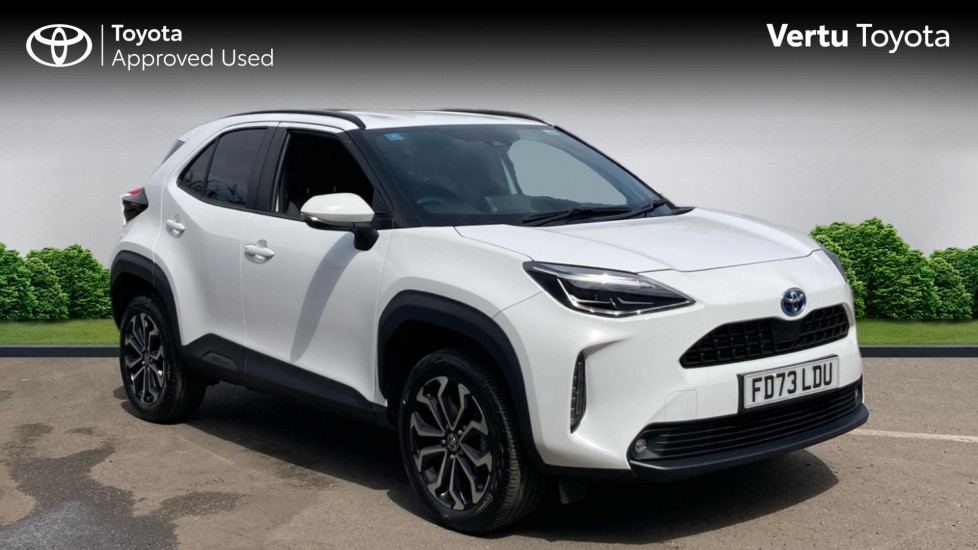 Toyota Yaris Cross 1.5 Hybrid Design 5dr CVT Hybrid Estate - Image 1