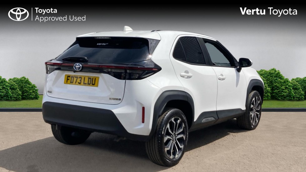 Toyota Yaris Cross 1.5 Hybrid Design 5dr CVT Hybrid Estate - Image 2