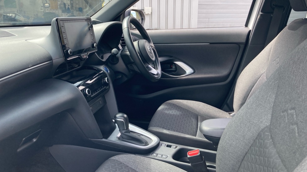 Toyota Yaris Cross 1.5 Hybrid Design 5dr CVT Hybrid Estate - Image 5
