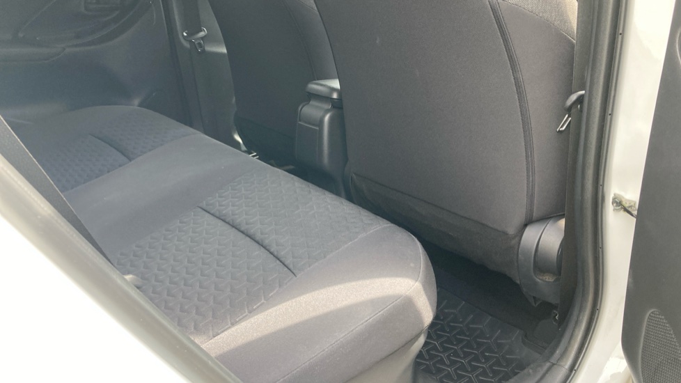 Toyota Yaris Cross 1.5 Hybrid Design 5dr CVT Hybrid Estate - Image 8