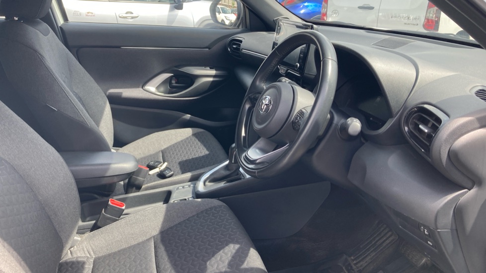 Toyota Yaris Cross 1.5 Hybrid Design 5dr CVT Hybrid Estate - Image 12