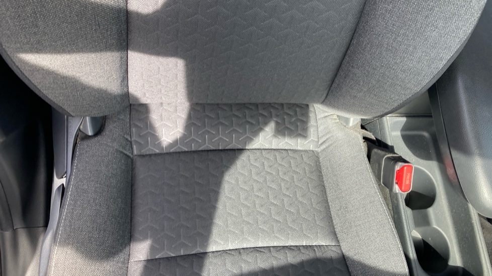 Toyota Yaris Cross 1.5 Hybrid Design 5dr CVT Hybrid Estate - Image 14