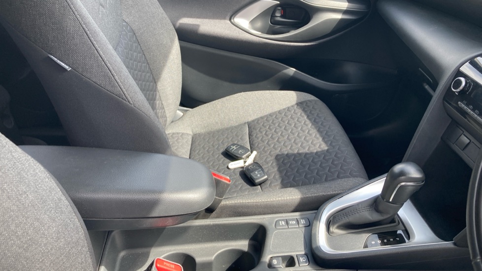 Toyota Yaris Cross 1.5 Hybrid Design 5dr CVT Hybrid Estate - Image 18