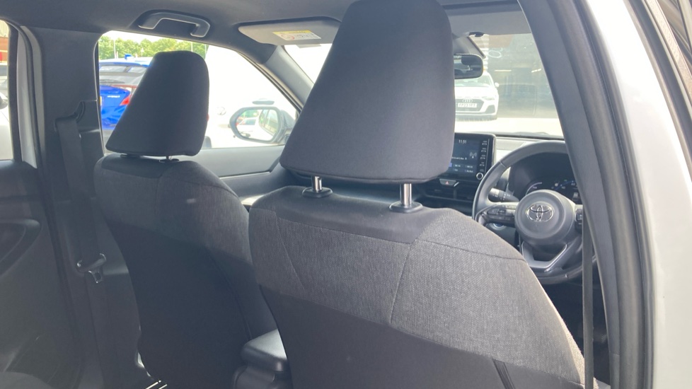 Toyota Yaris Cross 1.5 Hybrid Design 5dr CVT Hybrid Estate - Image 19