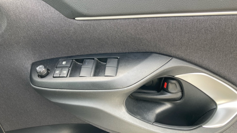 Toyota Yaris Cross 1.5 Hybrid Design 5dr CVT Hybrid Estate - Image 20