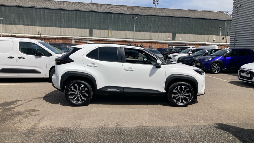 Toyota Yaris Cross 1.5 Hybrid Design 5dr CVT Hybrid Estate - Image 23