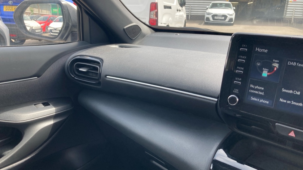Toyota Yaris Cross 1.5 Hybrid Design 5dr CVT Hybrid Estate - Image 27