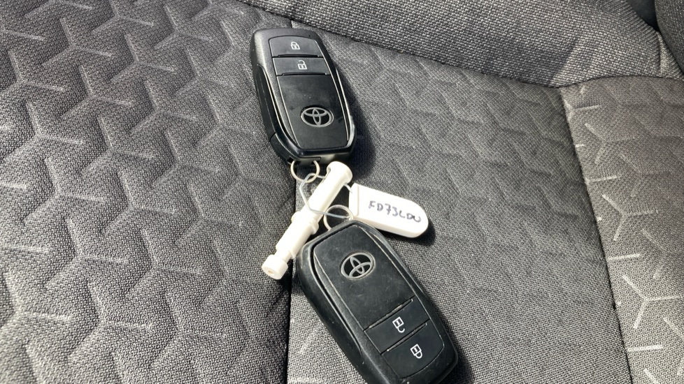 Toyota Yaris Cross 1.5 Hybrid Design 5dr CVT Hybrid Estate - Image 28