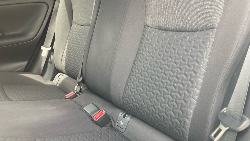 Toyota Yaris Cross 1.5 Hybrid Design 5dr CVT Hybrid Estate - Image 39