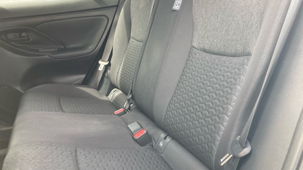 Toyota Yaris Cross 1.5 Hybrid Design 5dr CVT Hybrid Estate - Image 40