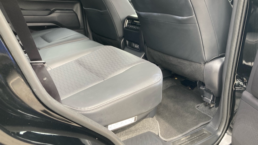 Toyota Land Cruiser 2.8 D-4D 48V 205 Invincible 5dr Auto [Pan Rf/5 St] Diesel Station Wagon - Image 8