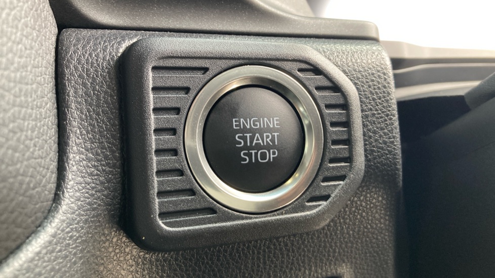 Toyota Land Cruiser 2.8 D-4D 48V 205 Invincible 5dr Auto [Pan Rf/5 St] Diesel Station Wagon - Image 16