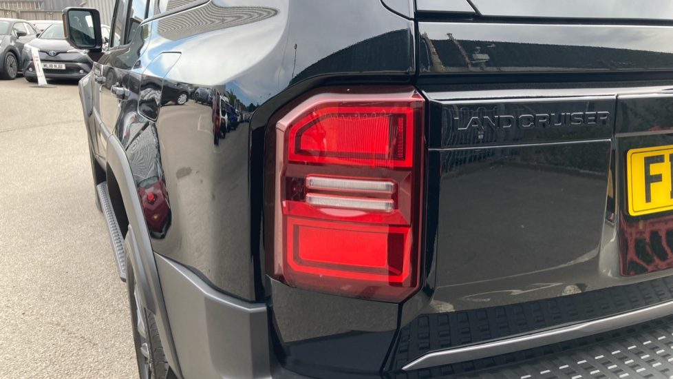 Toyota Land Cruiser 2.8 D-4D 48V 205 Invincible 5dr Auto [Pan Rf/5 St] Diesel Station Wagon - Image 21