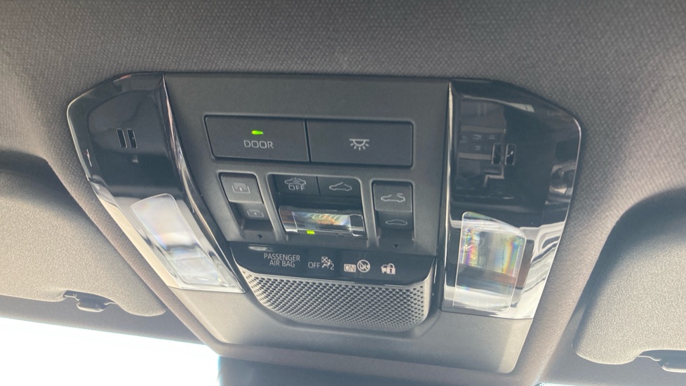Toyota Land Cruiser 2.8 D-4D 48V 205 Invincible 5dr Auto [Pan Rf/5 St] Diesel Station Wagon - Image 36