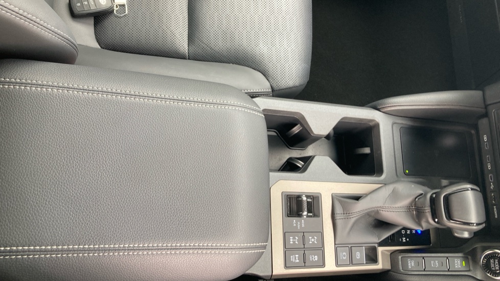 Toyota Land Cruiser 2.8 D-4D 48V 205 Invincible 5dr Auto [Pan Rf/5 St] Diesel Station Wagon - Image 37