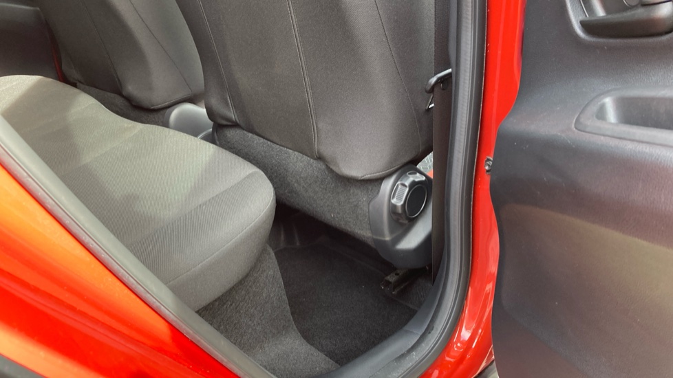 Toyota Aygo X 1.0 VVT-i Edge 5dr Auto Petrol Hatchback - Image 8