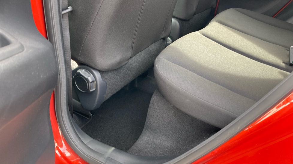 Toyota Aygo X 1.0 VVT-i Edge 5dr Auto Petrol Hatchback - Image 15