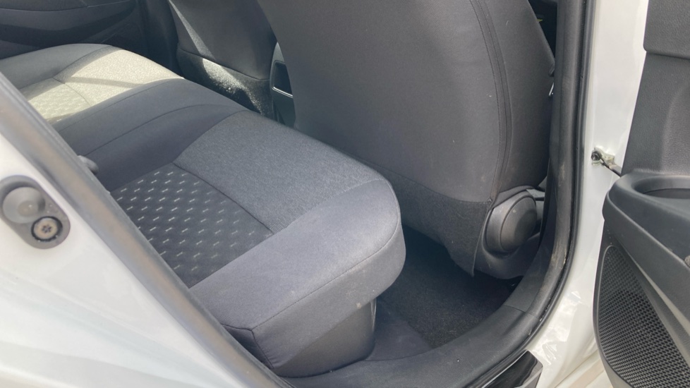 Toyota Corolla 1.8 VVT-i Hybrid Icon 5dr CVT Hybrid Hatchback - Image 8