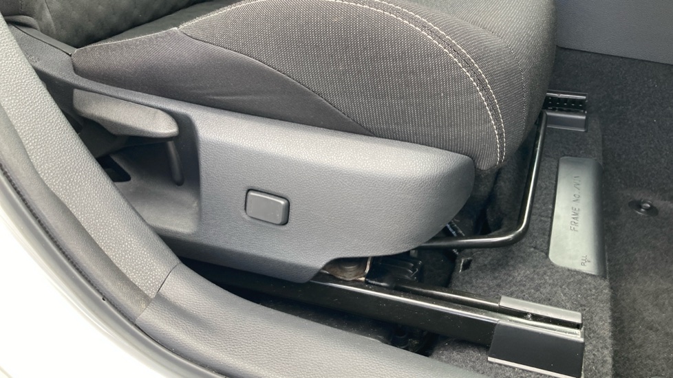 Toyota Corolla 1.8 VVT-i Hybrid Icon 5dr CVT Hybrid Hatchback - Image 17