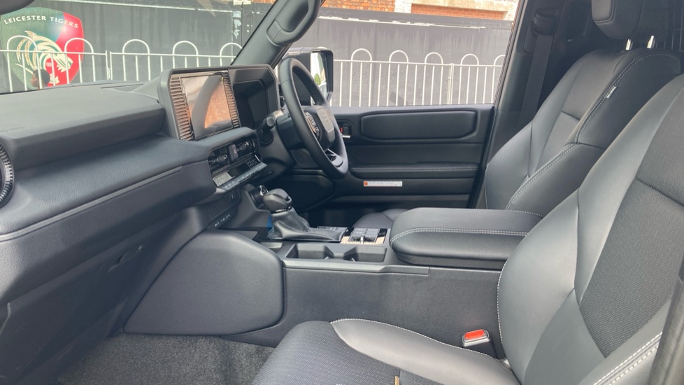 Toyota Land Cruiser Diesel 2.8D 205 Commercial Auto - Image 5