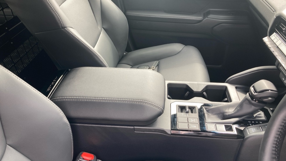 Toyota Land Cruiser Diesel 2.8D 205 Commercial Auto - Image 18