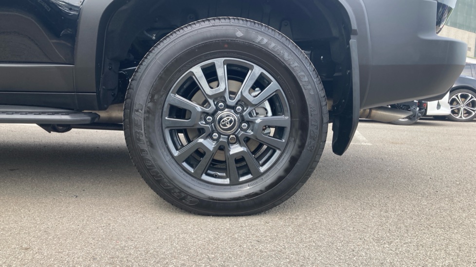 Toyota Land Cruiser Diesel 2.8D 205 Commercial Auto - Image 25