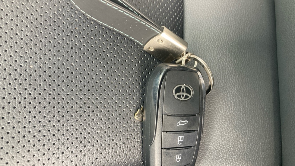 Toyota Land Cruiser Diesel 2.8D 205 Commercial Auto - Image 28