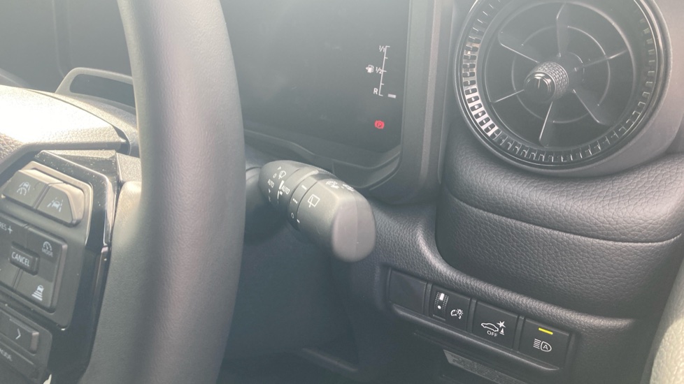 Toyota Land Cruiser Diesel 2.8D 205 Commercial Auto - Image 32