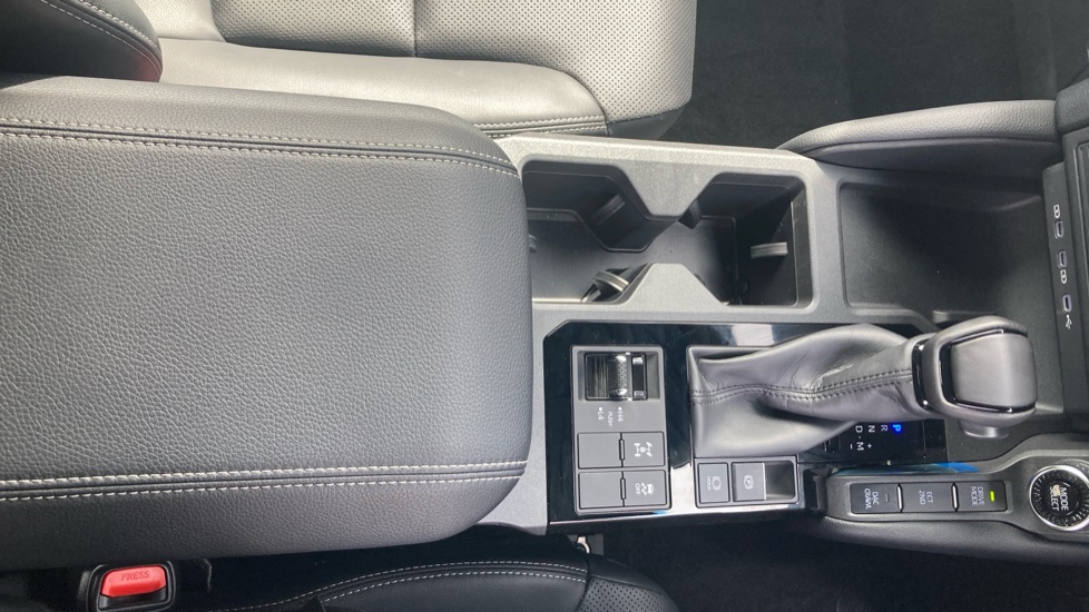 Toyota Land Cruiser Diesel 2.8D 205 Commercial Auto - Image 39