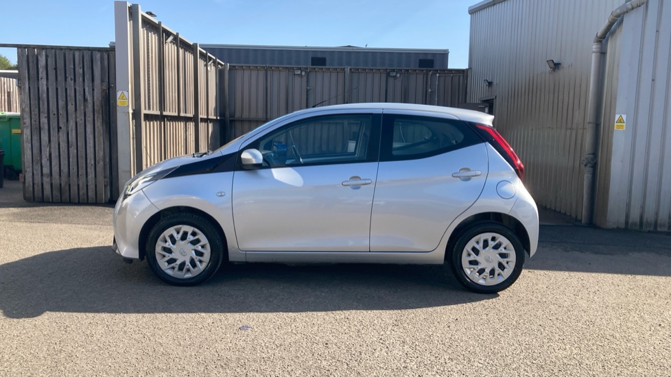 Toyota Aygo 1.0 VVT-i X-Play TSS 5dr Petrol Hatchback - Image 24