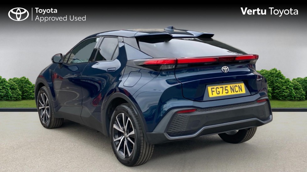 Toyota C-HR 2.0 PHEV Design 5dr CVT Hatchback - Image 4