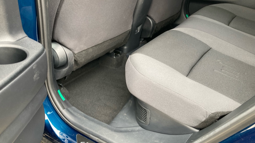 Toyota C-HR 2.0 PHEV Design 5dr CVT Hatchback - Image 15