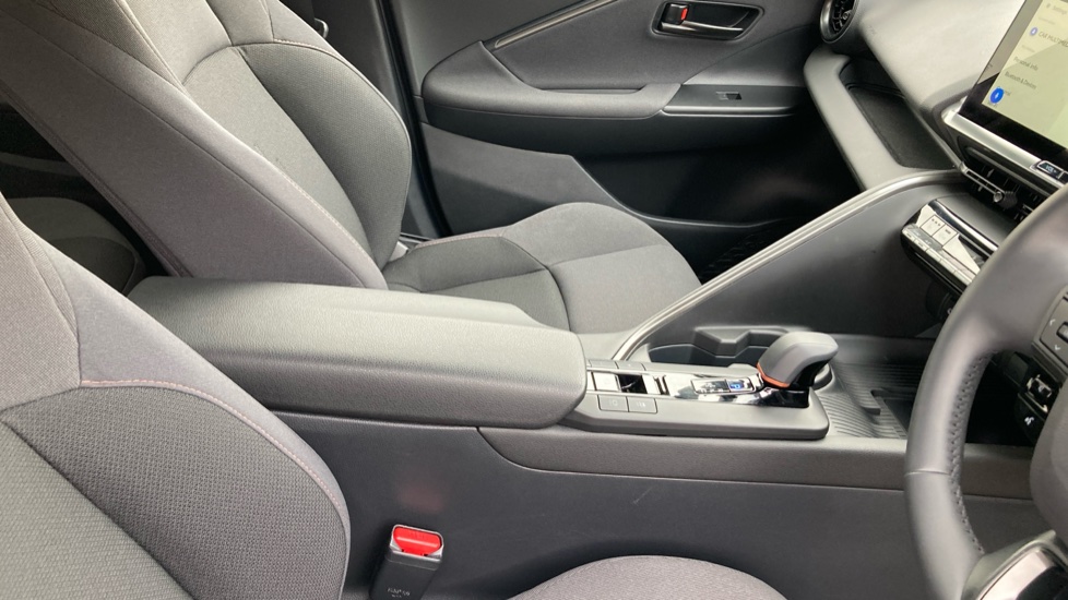 Toyota C-HR 2.0 PHEV Design 5dr CVT Hatchback - Image 18