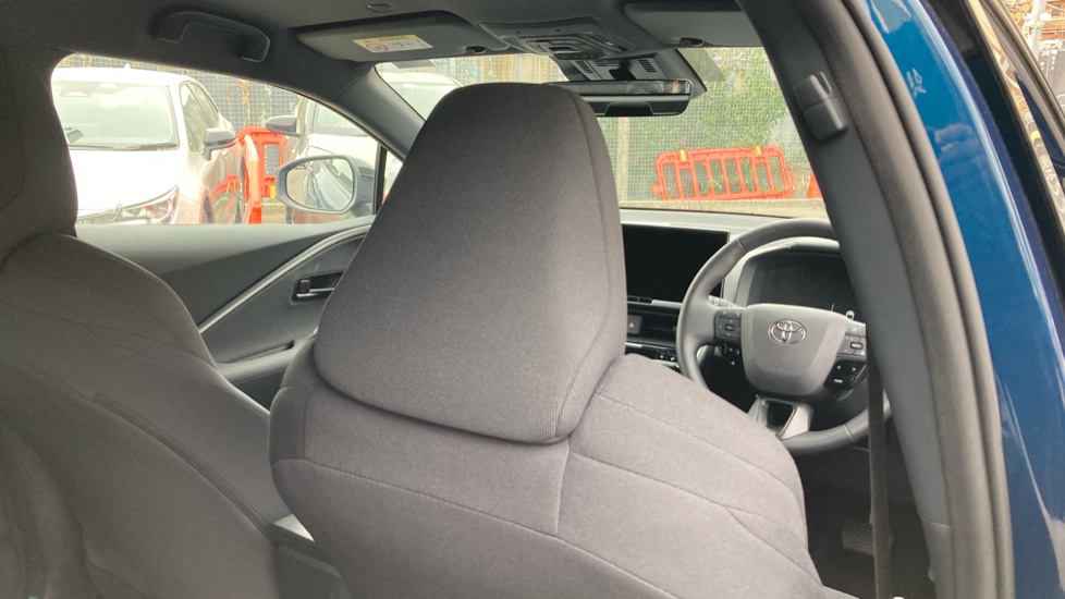 Toyota C-HR 2.0 PHEV Design 5dr CVT Hatchback - Image 19