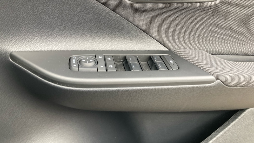 Toyota C-HR 2.0 PHEV Design 5dr CVT Hatchback - Image 20