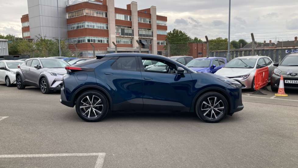 Toyota C-HR 2.0 PHEV Design 5dr CVT Hatchback - Image 23