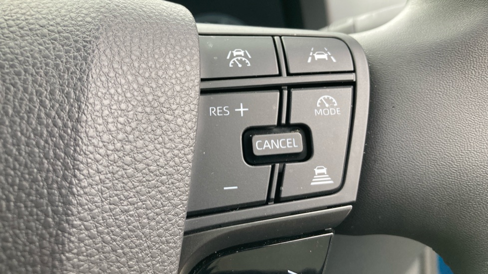 Toyota C-HR 2.0 PHEV Design 5dr CVT Hatchback - Image 31