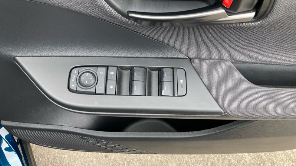 Toyota C-HR 2.0 PHEV Design 5dr CVT Hatchback - Image 32