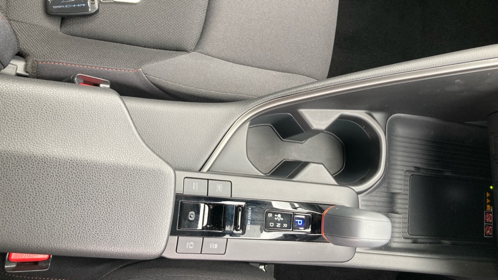 Toyota C-HR 2.0 PHEV Design 5dr CVT Hatchback - Image 37