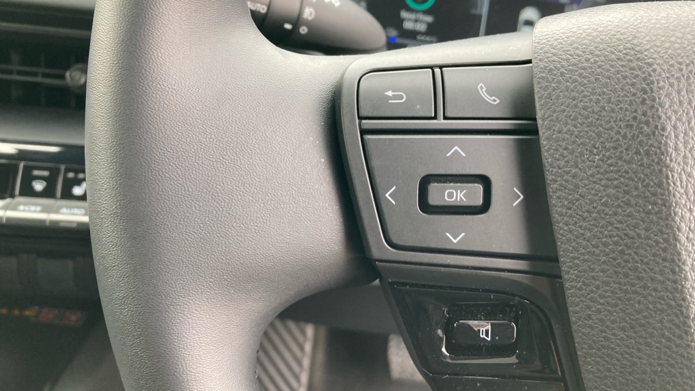 Toyota C-HR 2.0 PHEV Design 5dr CVT Hatchback - Image 38