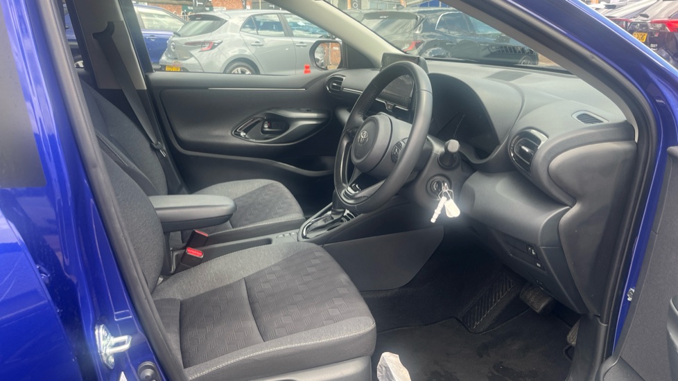 Toyota Yaris 1.5 Hybrid Design 5dr CVT Hybrid Hatchback - Image 12